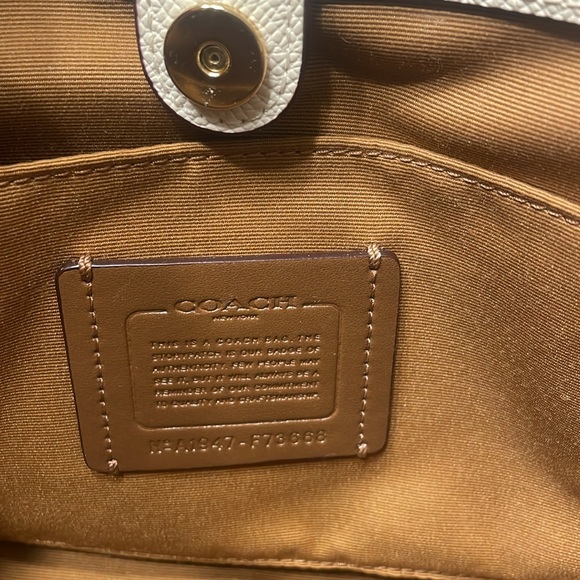 EUC Coach small ivory handbag - Picture 4 of 7